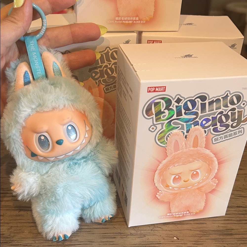 Pop Mart Big Into Energy Labubu - HOPE